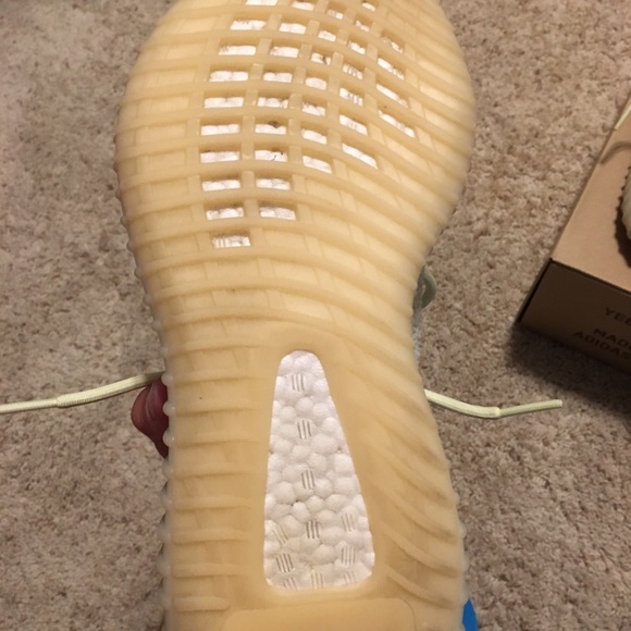 Yeezy 350 v2 butter - Picture 2 of 4
